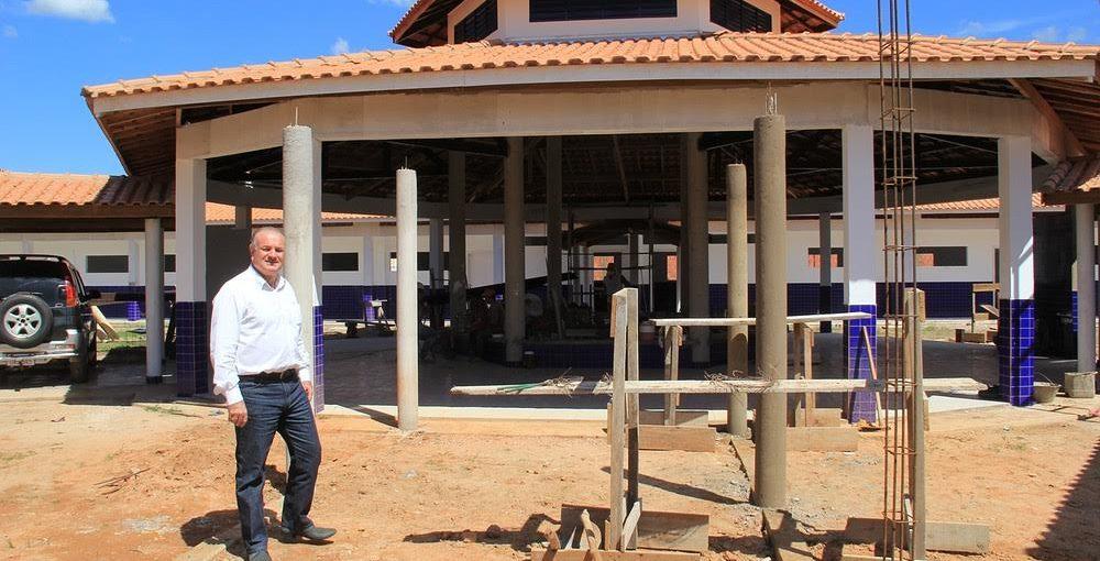 Prefeitura constrói escola moderna melhorando a educação em Caracol