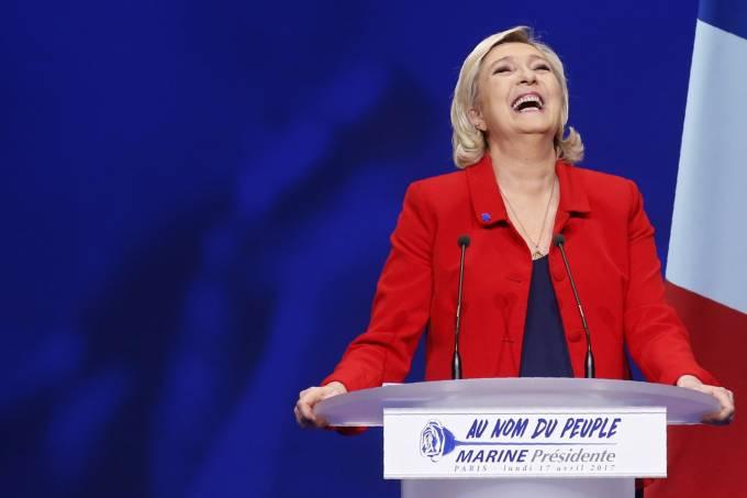 Marine Le Pen promete suspender toda a imigração na França