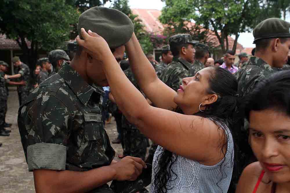 Guerreiros do Pantanal recebem boina-Verde-Oliva em Murtinho