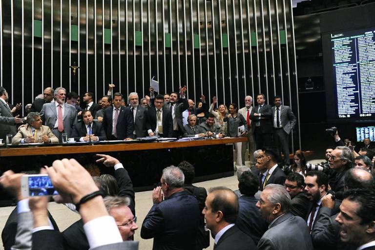 Reforma trabalhista é aprovada na Câmara