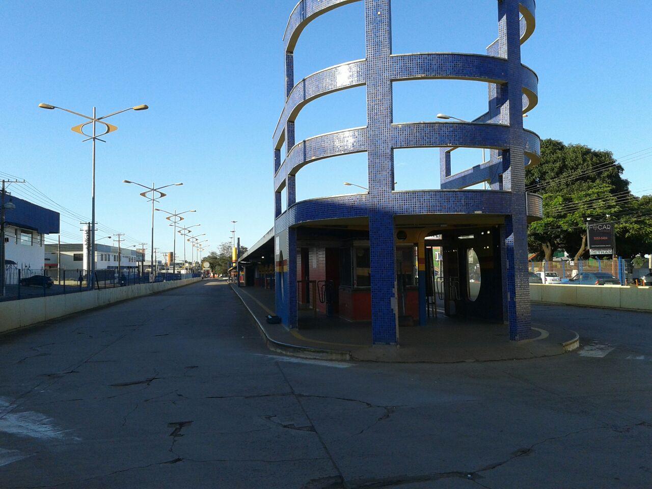 Escolas e bancos amanhecem fechados em dia de greve geral