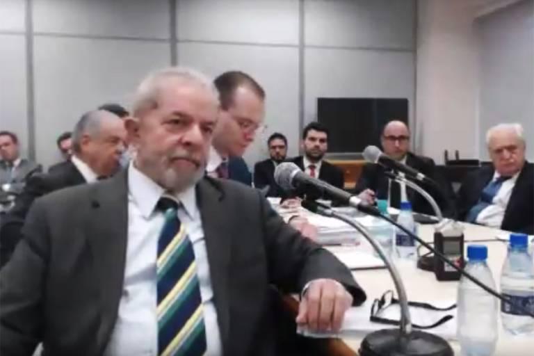 Lula nega relação com tríplex e admite encontro