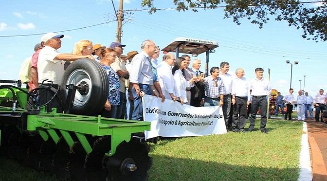 Governo vai à Expoagro e entrega patrulha mecanizada para agricultores