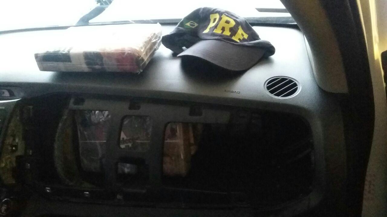 Policial civil é flagrado transportando cocaína