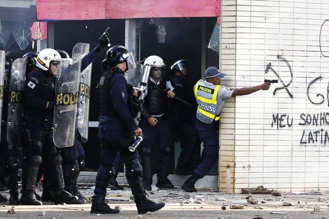 Protesto tem 49 feridos; vídeo mostra PM atirando