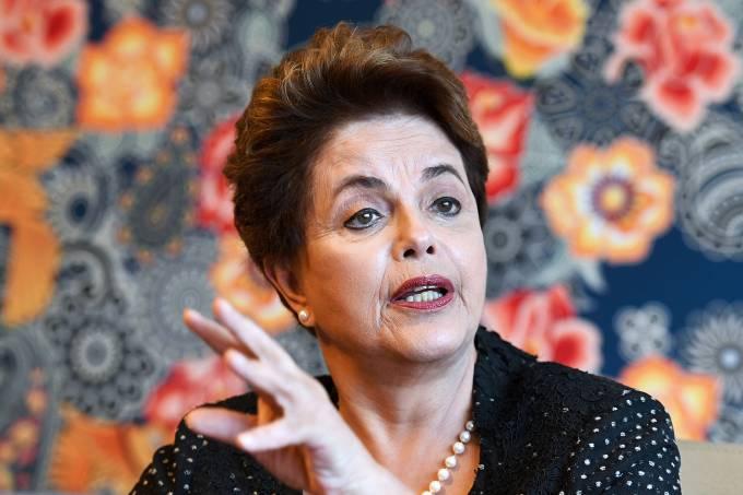 Dilma ainda tenta voltar a presidência