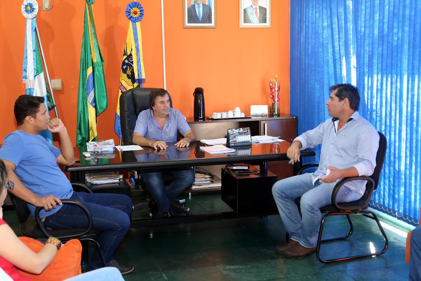 Prefeito de Guia Lopes reúne-se com Vereadores para debater projetos