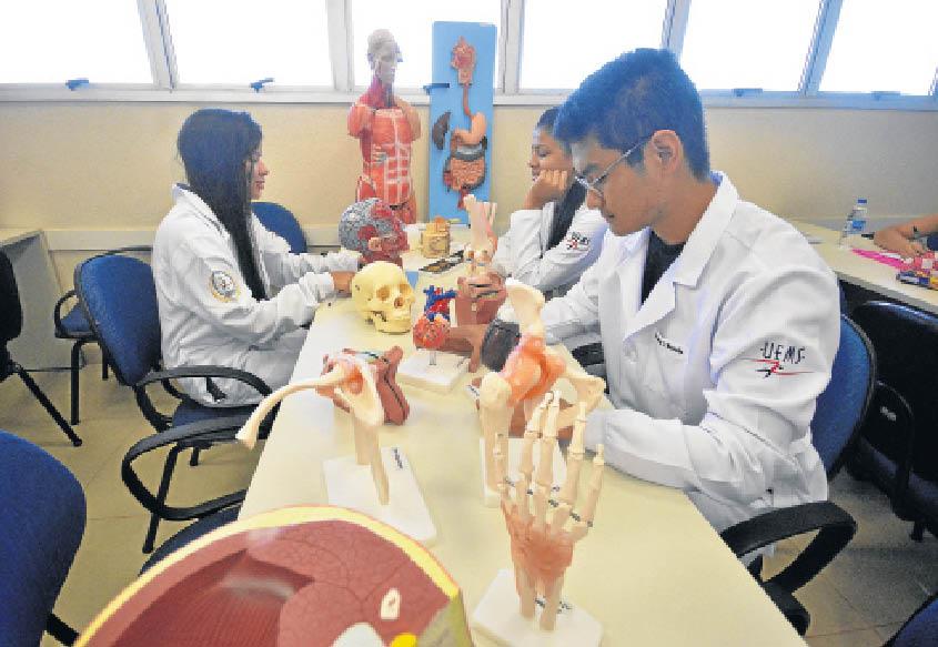 Curso de Medicina da UEMS funciona de forma precária