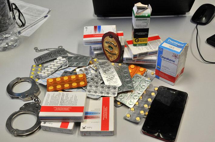 Casal é preso por vender remédios de forma clandestina