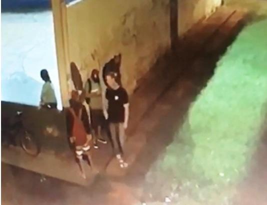 Vídeo: Ao repreender aluno, diretor é esfaqueado pelas costas