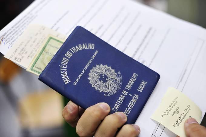 Relatório da reforma deve ser lido hoje no Senado