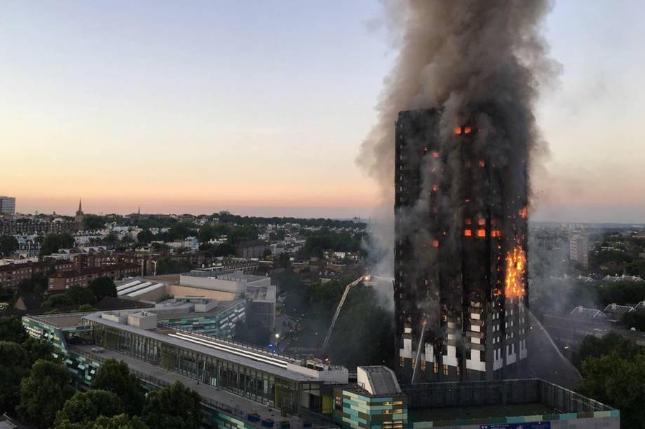 Sobe para 30 o número de mortos em incêndio