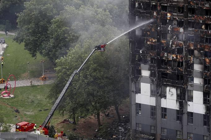 Polícia estima em 58 o número de mortos no incêndio em Londres