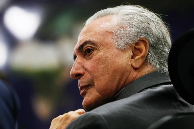 Temer tenta afastar crise com visita a Rússia