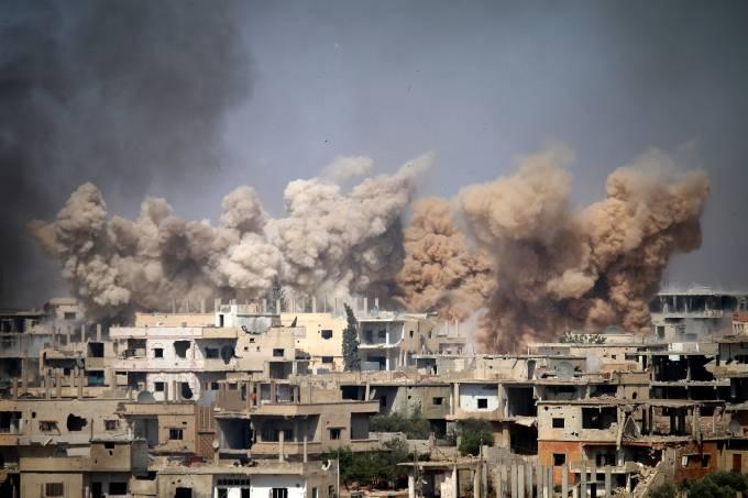 EUA acusam Síria de planejar ataque químico e ameaçam Assad
