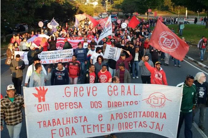 Protestos bloqueiam rodovias em SP e outros Estados