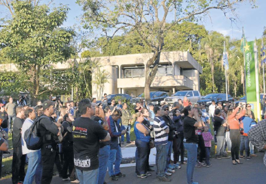 Governo do Estado cogita parcelar salário de servidores