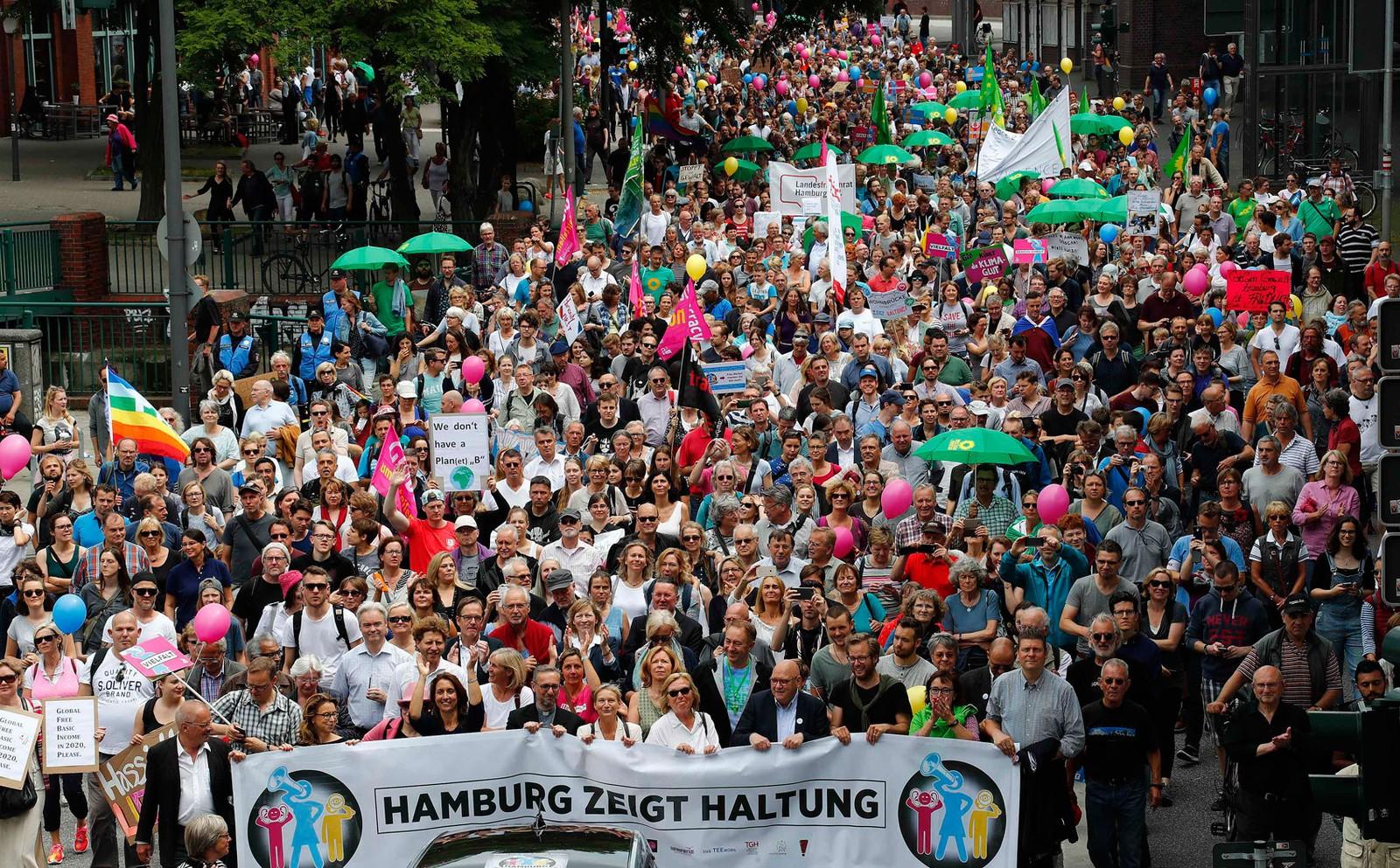 Pessoas manifestam contra G20 em Hamburgo