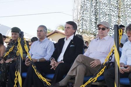 Em passagem pelo Mato Grosso do Sul, Bolsonaro é o vacionado em Nioaque