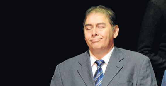 Em fim de mandato, Bernal criou 'clube de vantagens'