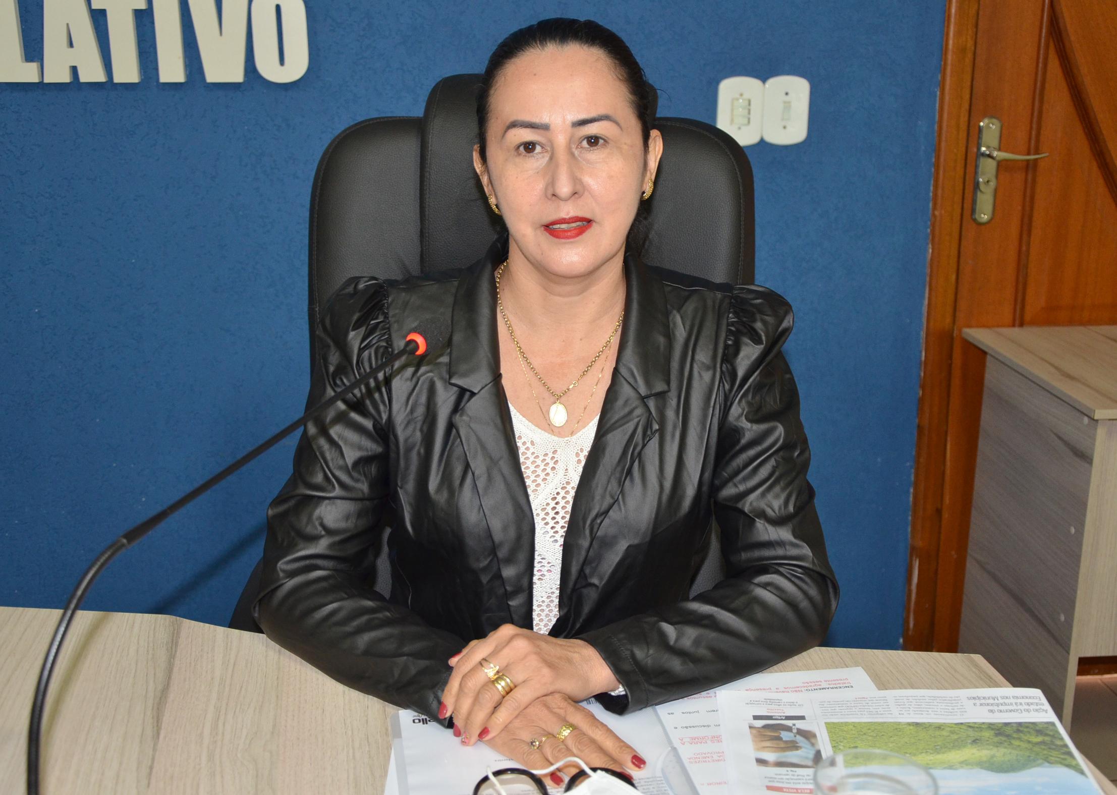 Prefeita Clediane Matzenbacher assina lei municipal que institui Programa Primeiro Emprego em Jardim