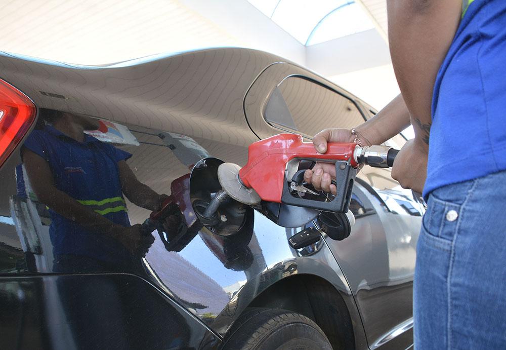 Abastecer com etanol não é vantajoso desde 2015
