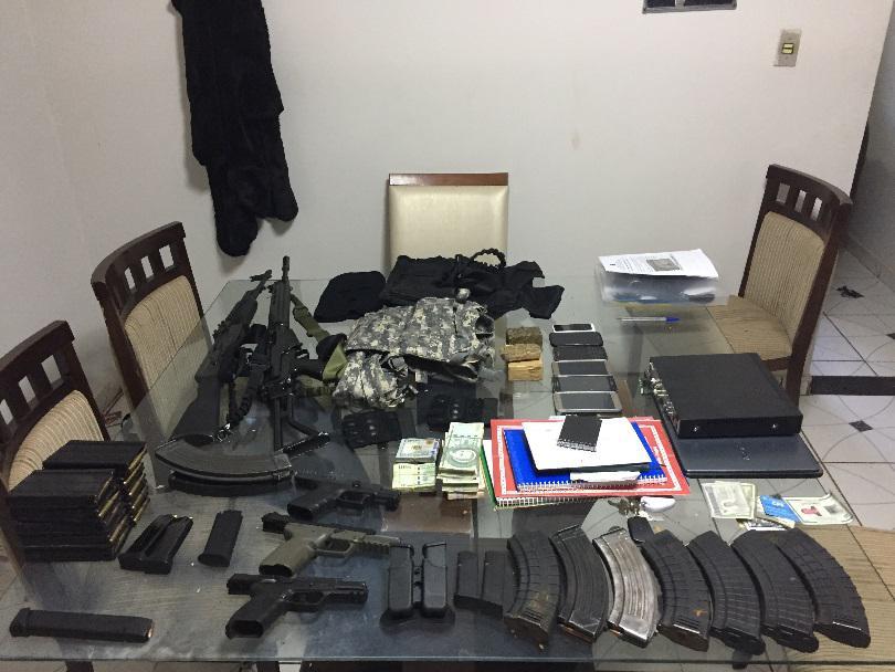 Polícia Federal fecha casa usada como escritório do PCC