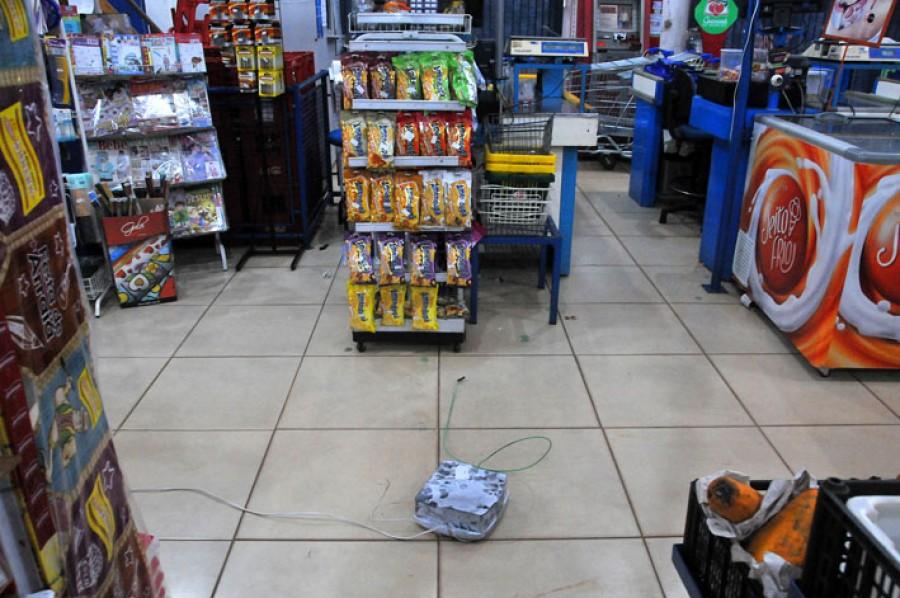 Bandidos invadem supermercado e furtam R$ 46 mil