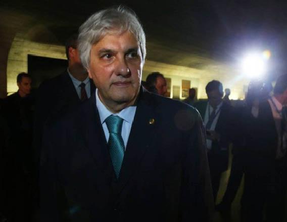 Juiz repreende Delcídio por atraso no pagamento de multa