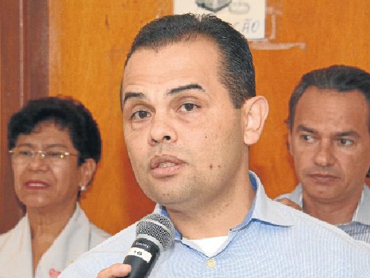 Relógio de ponto nos postos de saúde vai afugentar médicos