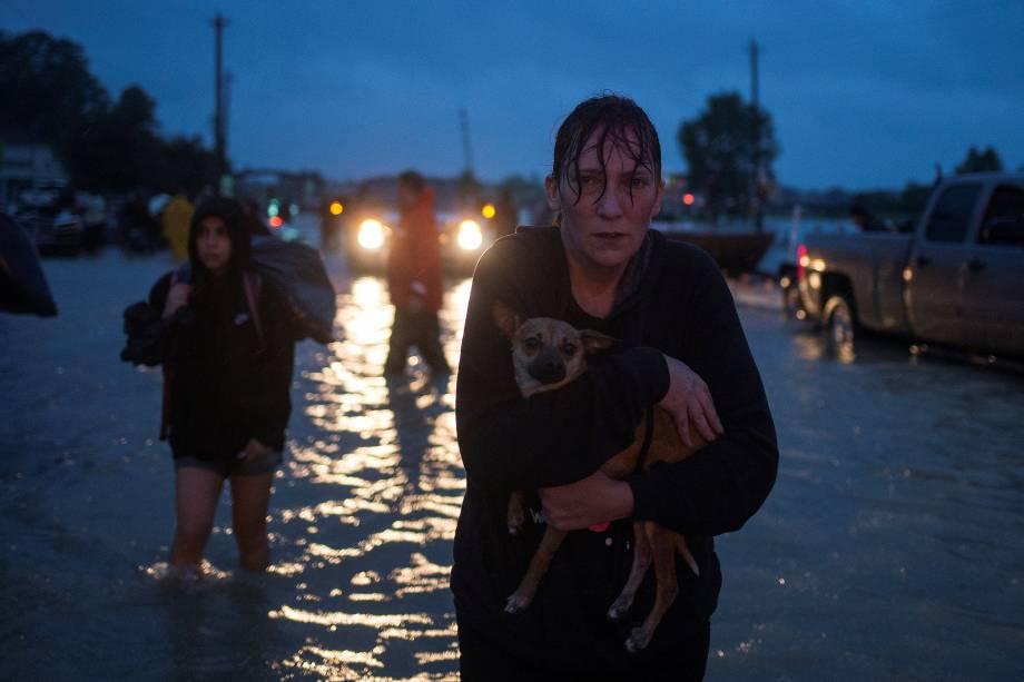 Harvey causa maior volume de chuva da história dos Estados Unidos