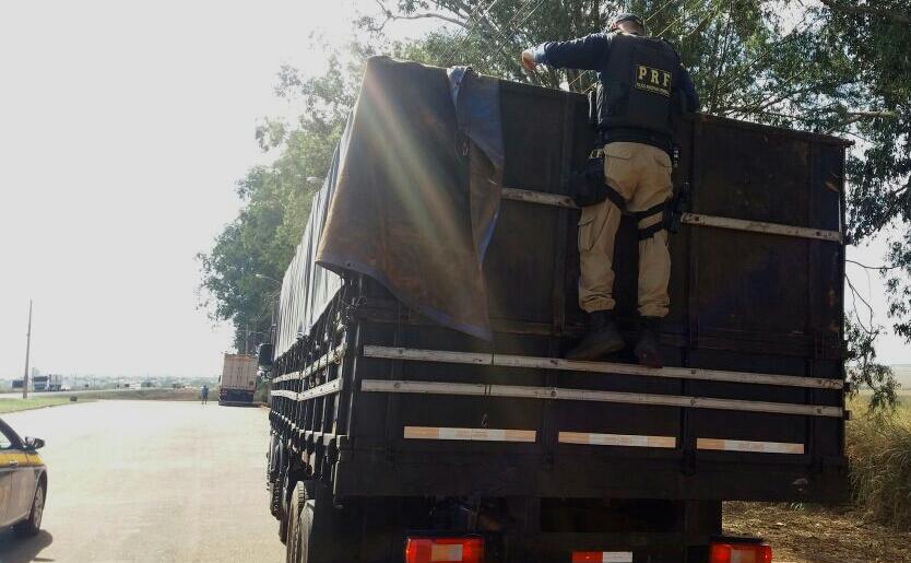 PRF apreende carga de cigarros avaliados em R$ 800 mil