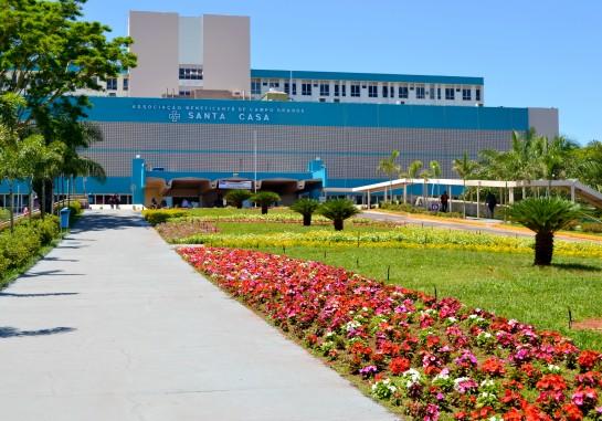 Santa Casa recebe repasse, mas não paga médicos