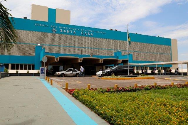 Hospital atrasa salários, mas paga consultoria