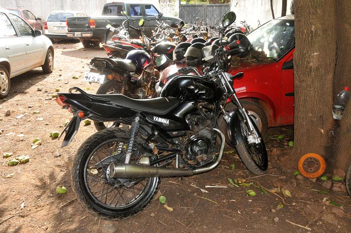 Adolescente temido em bairro espanca homem durante roubo