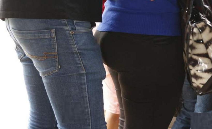 Homem é flagrado se masturbando em supermercado