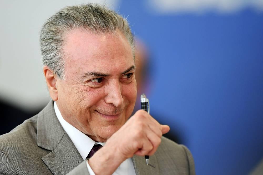 Temer sanciona reforma política e veta censura