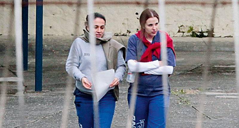 Anna Carolina Jatobá está em casa de campo com os filhos