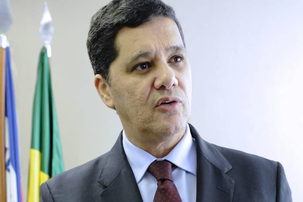 Tucano pede licença após decisão sobre Aécio