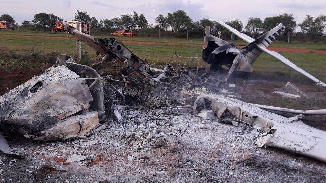 Homens ficam feridos em queda de avião na fronteira