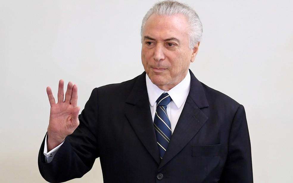 Temer passa por cirurgia na próstata e permanece internado