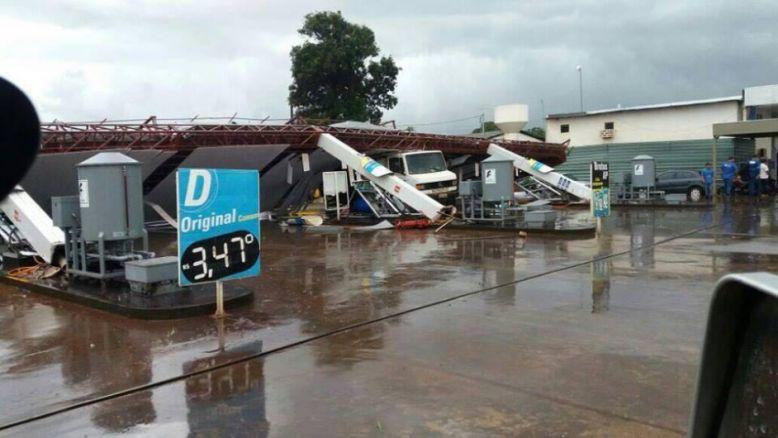 Temporal destrói cobertura de posto na fronteira