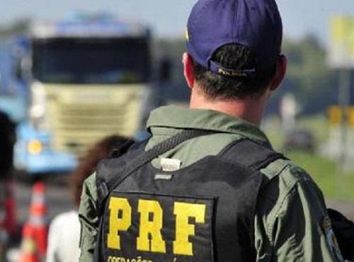 Motorista com Uno carregado de droga foge da PRF