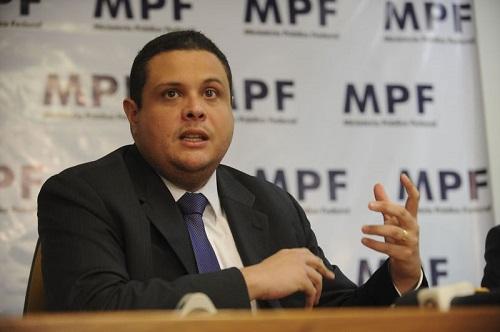 Convocação de braço direito de Janot por CPI é vingança