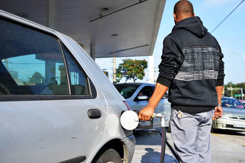 Preço da gasolina volta a subir, diz ANP