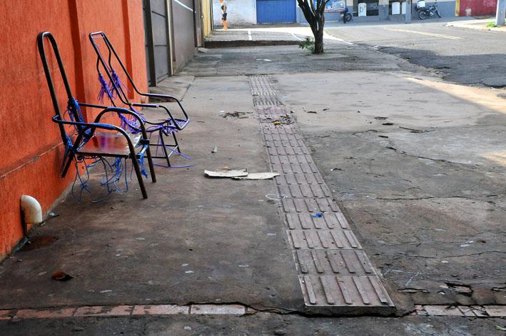 Grupo chega em veículo e mata jovem com 10 tiros