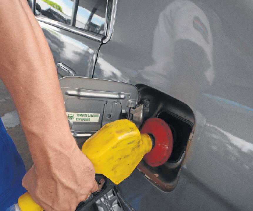 Alta no preço da gasolina força adoção de novos hábitos