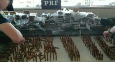 PRF flagra carga com 11 mil munições e 53 quilos de maconha