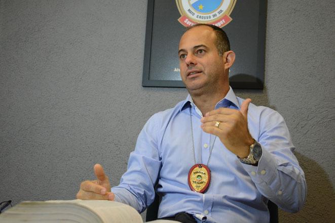 Grupo fraudaria seguro com a entrega de carro na fronteira