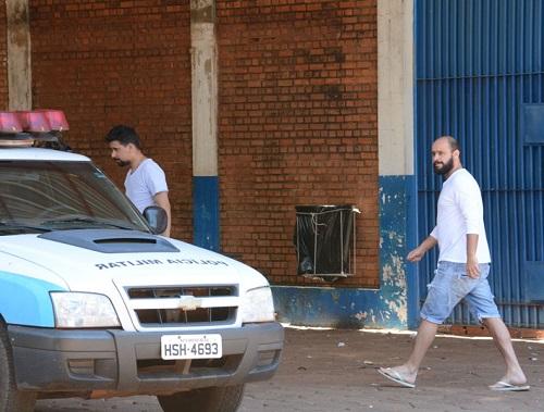 Advogados presos pela PF deixam o presídio Militar